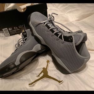 Brand new, in original box. 6.5Y Jordan Horizon